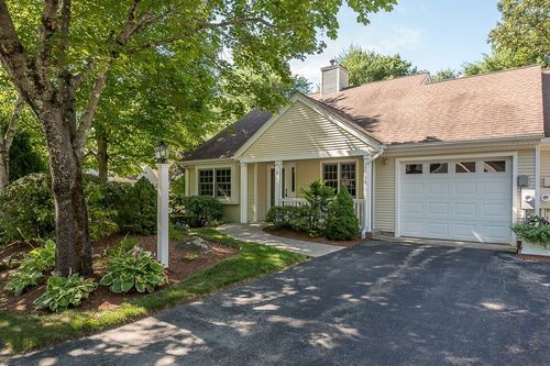 8-8 Stratton Dr, Shrewsbury, MA, 01545-2288 | Card Image