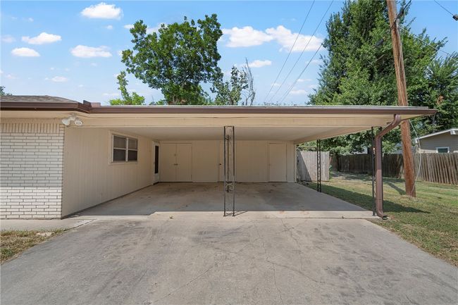 524 E Avenue D, House other with 4 bedrooms, 4 bathrooms and 2 parking in Rosebud TX | Image 17