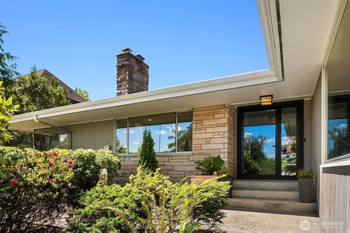 5757 64th Ave Ne, Seattle, WA, 98105-2041 | Card Image