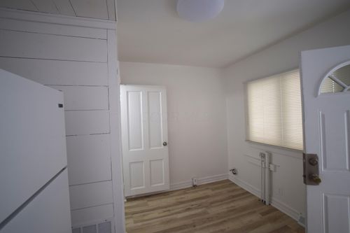 1127 Wheeling Ave, Zanesville, OH, 43701-4418 | Card Image