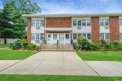 132 - 132 Farber Drive, Home with 2 bedrooms, 1 bathrooms and null parking in West Babylon NY | Image 3