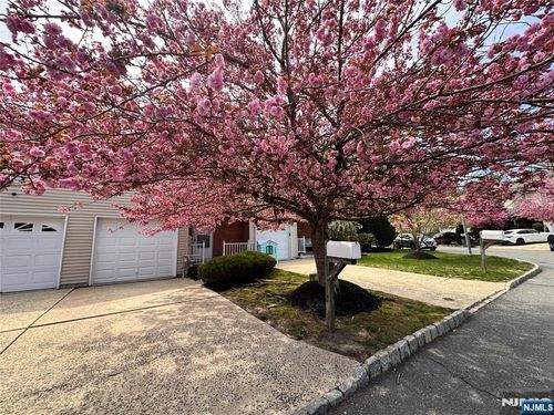 30 Goldsmith Dr, Spotswood, NJ, 08884-1032 | Card Image