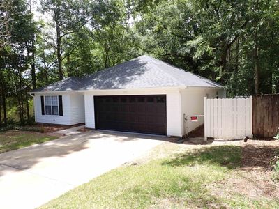 Front entrance garage | Image 2