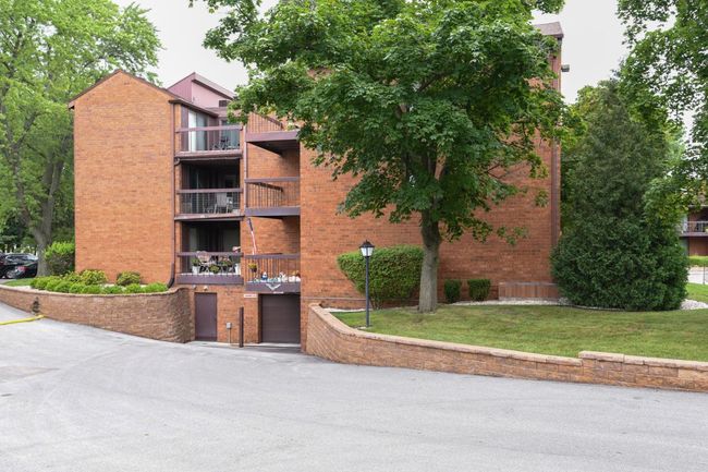 110 - 5200 S Tuckaway Boulevard, Condo with 2 bedrooms, 2 bathrooms and null parking in Greenfield WI | Image 22