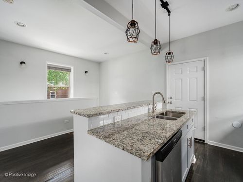 1r-5134 N Oakley Ave, CHICAGO, IL, 60625-1847 | Card Image