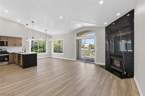 201-4820 Black Bear Rd, Las Vegas, NV, 89149-5780 | Card Image
