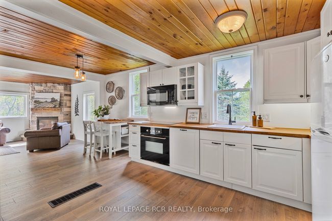 17329 Shaws Creek Rd, House other with 3 bedrooms, 2 bathrooms and 6 parking in Belfountain ON | Image 14