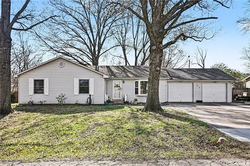 815 Denney Ln, Leavenworth, KS, 66048-1121 | Card Image