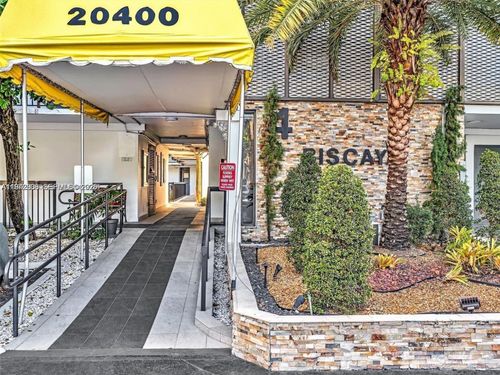 apt-812-20400 W Country Club Dr, Aventura, FL, 33180-1618 | Card Image