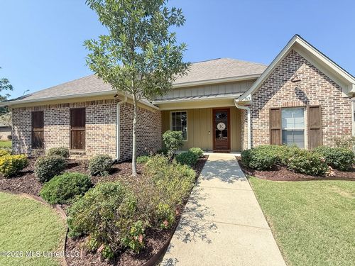 143 Magnolia Place Cir, Brandon, MS, 39047-8814 | Card Image