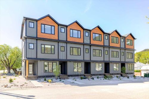 4-2102 131 Street, Blairmore, AB, T0K0E0 | Card Image