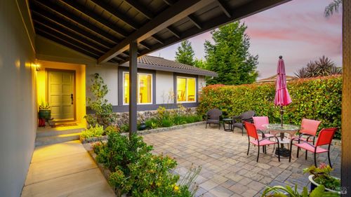 400 Smith Ct, Petaluma, CA, 94952-4721 | Card Image