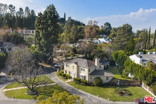 3920 Longridge Ave, Sherman Oaks, CA, 91423-4938 | Card Image