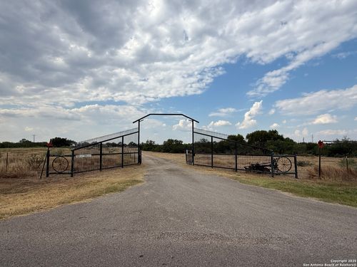 277 Justo Garza Ln, Carrizo Springs, TX, 78834 | Card Image