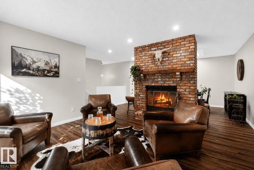 19016 92 Ave Nw, Edmonton, AB, T5T5P9 | Card Image