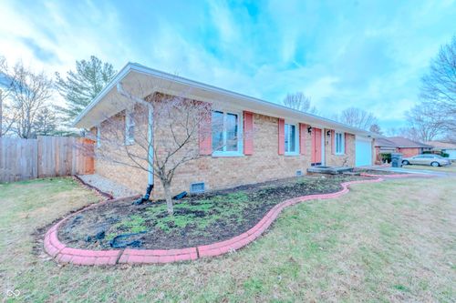 8602 Bishops Ln, Indianapolis, IN, 46217-5039 | Card Image