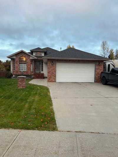 87 Park Dr, House detached with 4 bedrooms, 3 bathrooms and 4 parking in Whitecourt AB | Image 2