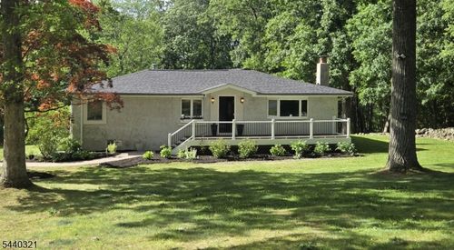 3 Thomas Dr, Hackettstown, NJ, 07840-4808 | Card Image
