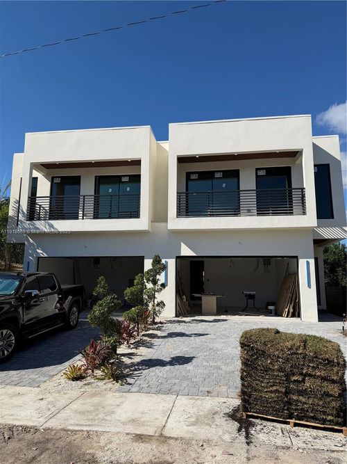 1321 Ne 13th Ave, Fort Lauderdale, FL, 33304-1828 | Card Image