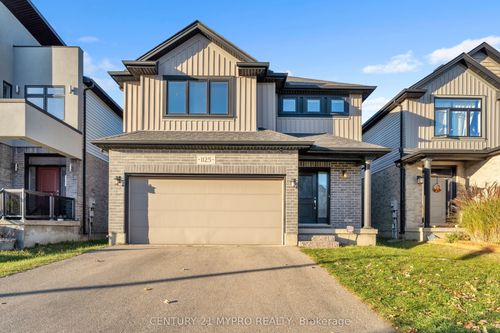 1125 Medway Park Dr, London, ON, N6G0G1 | Card Image