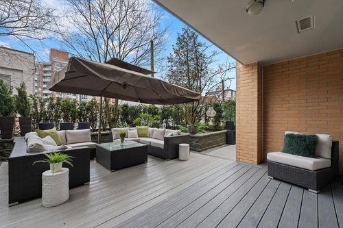 213-221 Union St, Vancouver, BC, V6A0B4 | Card Image