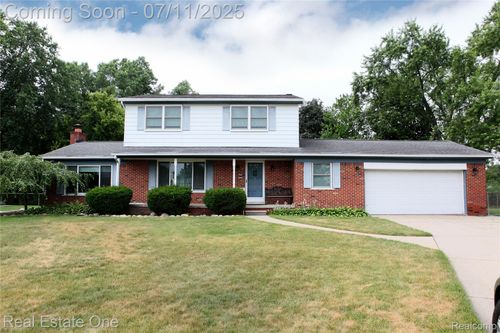53347 Mark Dr, Shelby Township, MI, 48316-2374 | Card Image