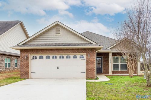 13767 Glendorch Ln, Athens, AL, 35613-1401 | Card Image
