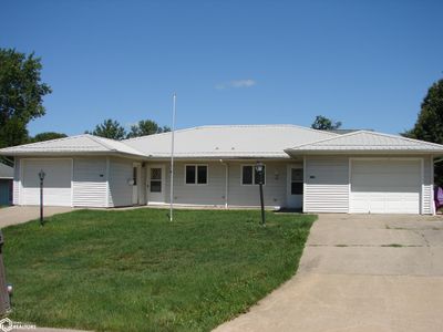 702 & 704 S Adams Ct., Home with 2 bedrooms, 1 bathrooms and 1 parking in Mount Pleasant IA | Image 1