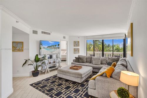 apt-503-1000 E Island Blvd, Aventura, FL, 33160-5607 | Card Image