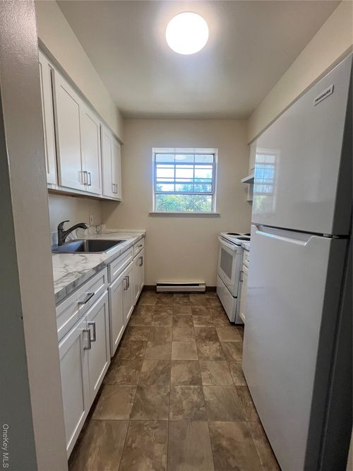 41-12-33 Oak St, Walden, NY, 12586-1250 | Card Image