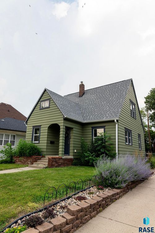 1104 S Main Ave, Sioux Falls, SD, 57105-0739 | Card Image