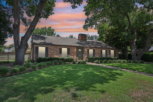 3233 Merrell Cir, Dallas, TX, 75229-5032 | Card Image