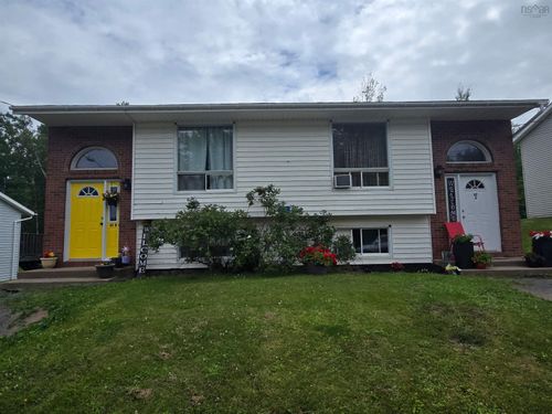 82 Fourteenth St, Trenton, NS, B0K1X0 | Card Image