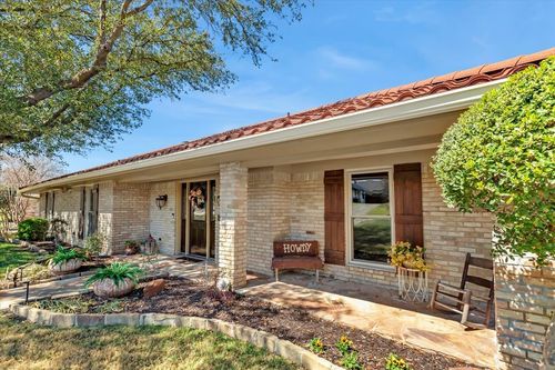 1111 Berkshire Ct, Trophy Club, TX, 76262-5448 | Card Image