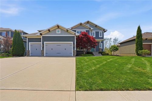 324 Se Mill Creek Drive, Lee's Summit, MO, 64063 | Card Image