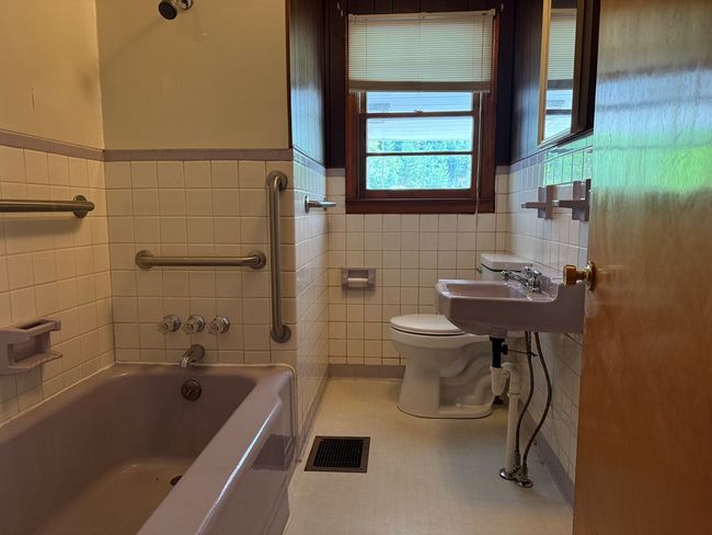 8570 Lovers Gap Rd, House other with 3 bedrooms, 2 bathrooms and null parking in Vansant VA | Image 11