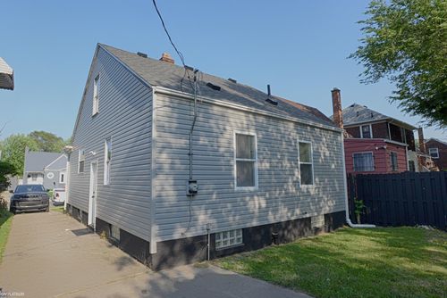 20207 Russell St, Detroit, MI, 48203-1297 | Card Image