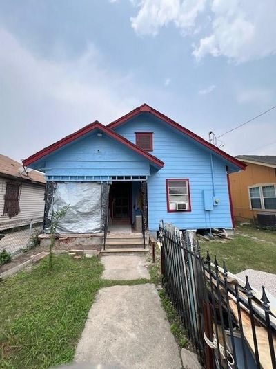 6617 Avenue H, Home with 2 bedrooms, 1 bathrooms and null parking in Houston TX | Image 2