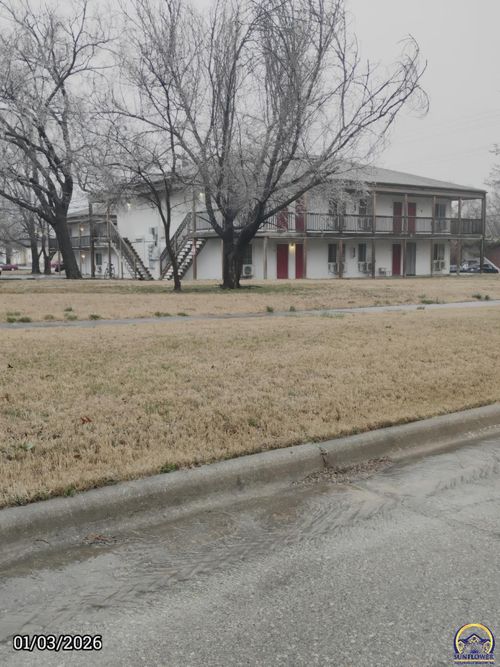 905-909 East St, Emporia, KS, 66801-3173 | Card Image