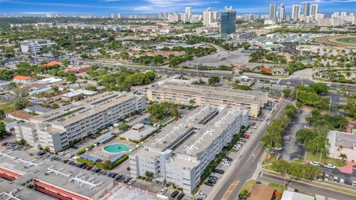 apt-103r-329 Se 3rd St, Hallandale Beach, FL, 33009-5621 | Card Image