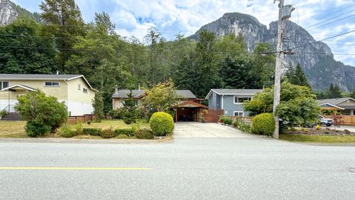 38140 Guilford Dr, Squamish, BC, V8B0X4 | Card Image