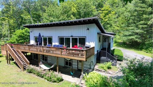 27 Croswell Manor Dr, Shokan, NY, 12481-5705 | Card Image