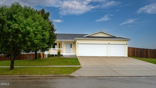 3201 Roosevelt Dr, Bismarck, ND, 58503-5848 | Card Image