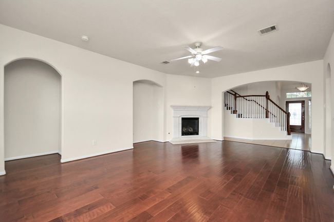 1604 Spring Glen Ln, House other with 3 bedrooms, 3 bathrooms and 2 parking in Pearland TX | Image 13