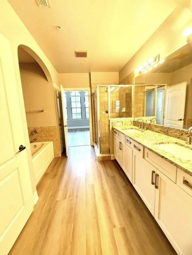 Primary Bathroom | Image 10