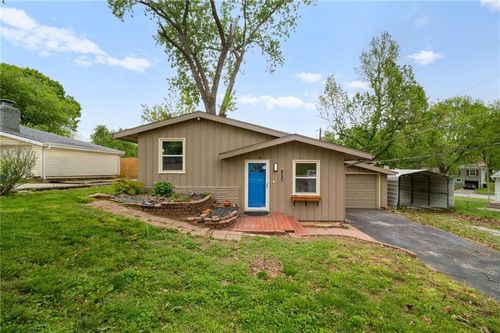 5404 Ne 42nd Ter, Kansas City, MO, 64117-2056 | Card Image