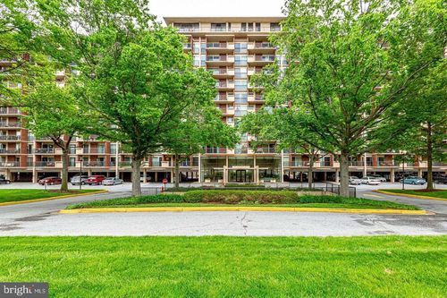 205-1300 Army Navy Dr, ARLINGTON, VA, 22202-2000 | Card Image