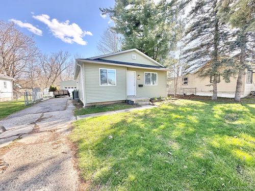 7459 Wade St, Swartz Creek, MI, 48473-1424 | Card Image