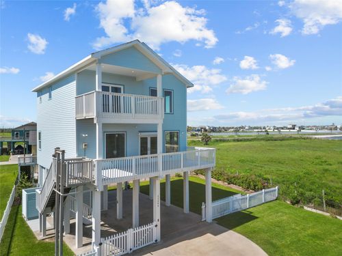 11202 Reagor Way, Galveston, TX, 77554-8747 | Card Image