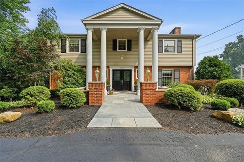 2625 Fairgreen Dr, Upper St. Clair, PA, 15241-2915 | Card Image